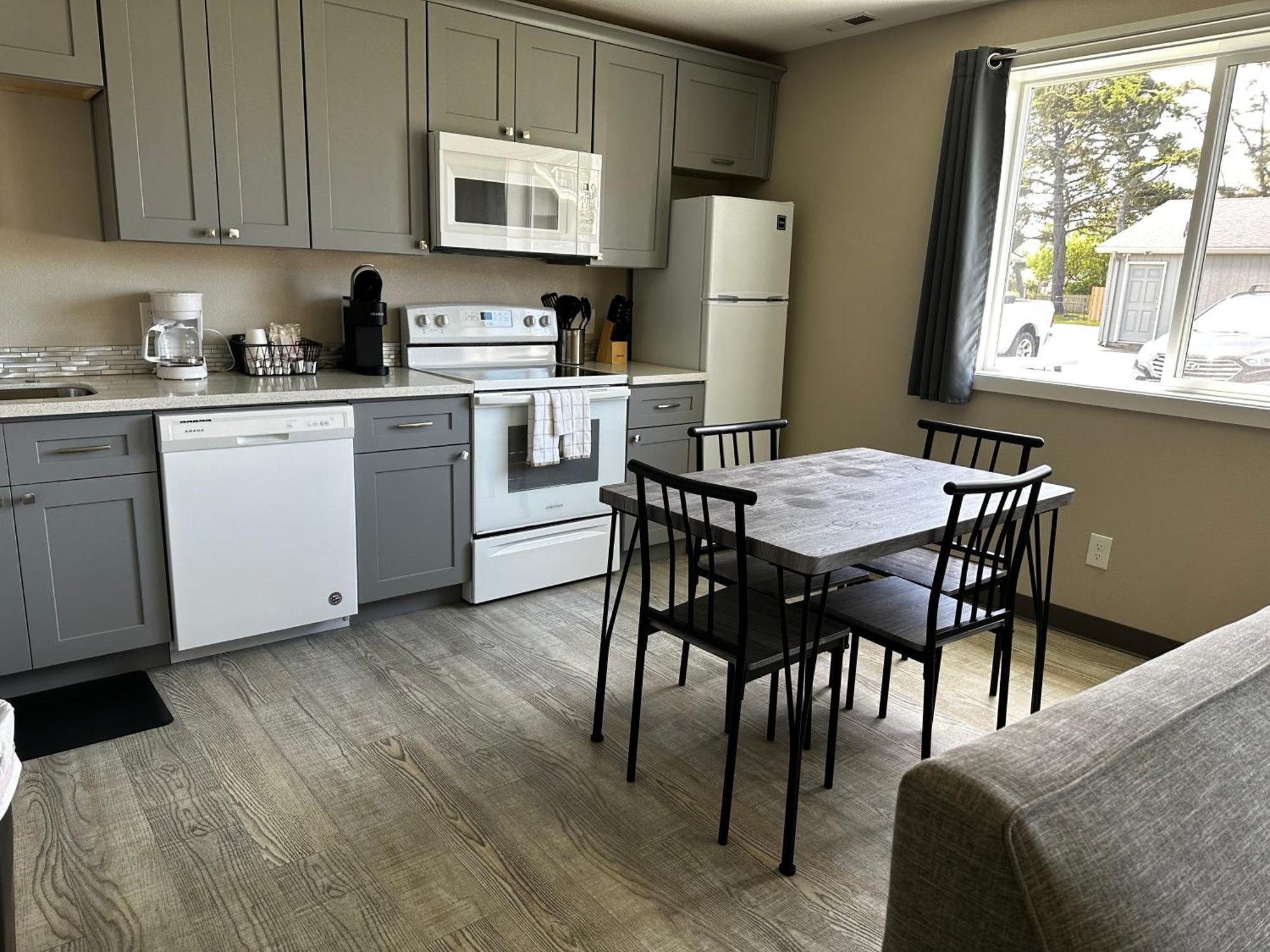 Coastal Inn And Suites Long Beach Esterno foto